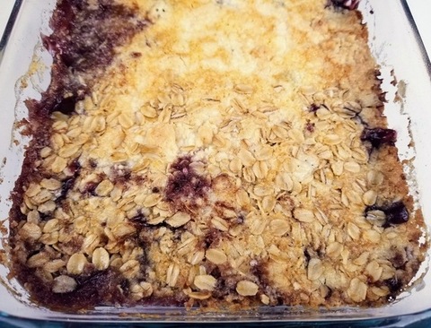 blackberry cobbler dump cake with white cake mix and oatmeal on top