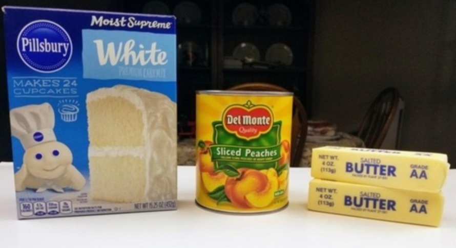 ingredients for peach cobbler dump cake recipe with white cake mix